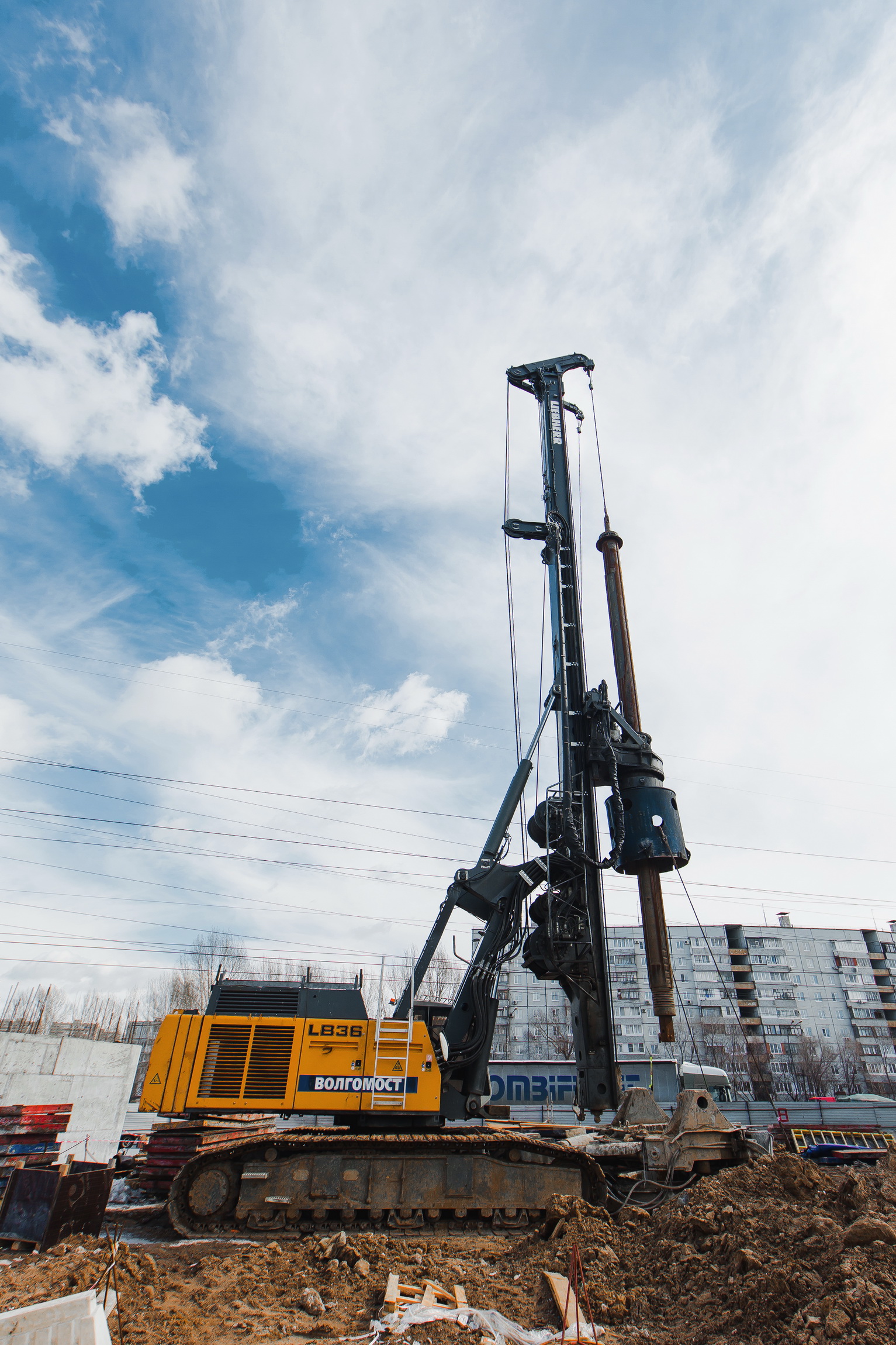 Буровой станок LIEBHERR LB 36 макс. глубина бурения 70,0 м, макс. диаметр  бурового инструмента 2000 мм.